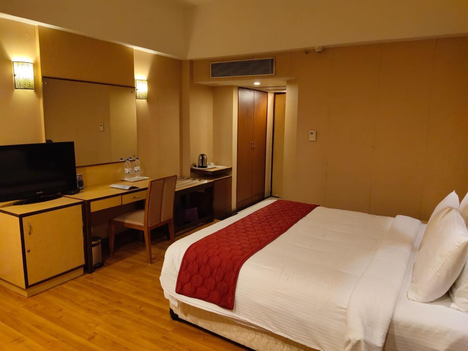 Hotel The Plaza Хайдарабад Экстерьер фото