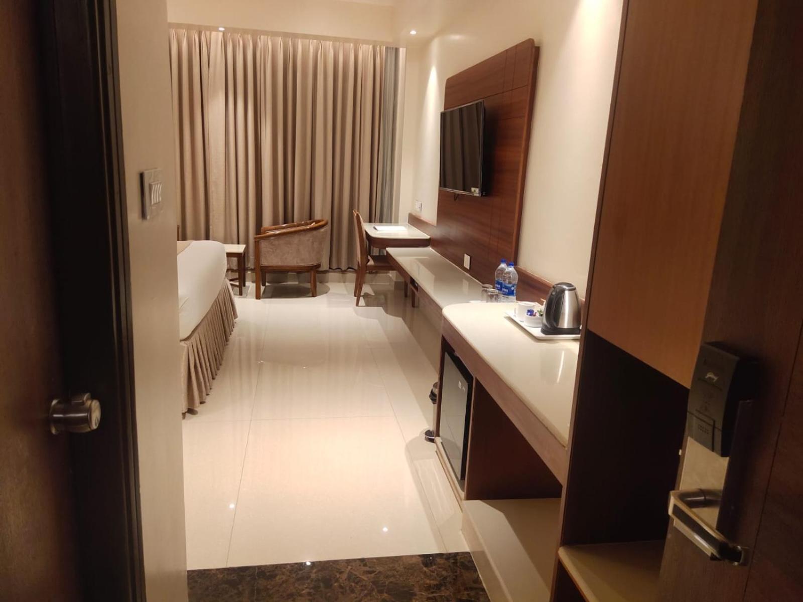 Hotel The Plaza Хайдарабад Экстерьер фото